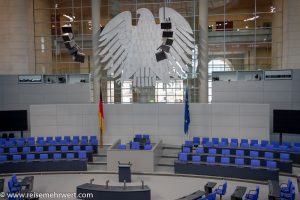 Plenarsaal im Deutschen Bundestag_politische-informationsfahrt-nach-berlin