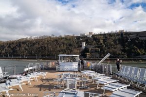 nicko cruises Adventsreise mit der nickoSPIRIT − 4 Tage Köln-Rüdesheim-Koblenz-Köln_Blick vom Sonnendeck auf die Koblenzer Festung Ehrenbreitstein
