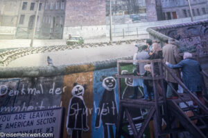 4 Tage Berlin: Politische Informationsfahrt 2022 (Panorama-Ausstellung "Die Mauer" des Künstlers Yadegar Asisi am Checkpoint Charlie)