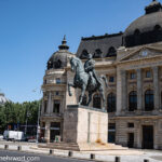 PLANTOURS Kreuzfahrten_Donau bis zum Schwarzen Meer mit MS Rousse Prestige_Rumänien (Bibliothek der Universität Bukarest mit der Statue von König Karl I. )
