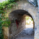 Ausflug "Stadtrundgang durch Arles"_Mauertor in der Altstadt_nicko cruises − 8 Tage »Malerisches Südfrankreich« mit MS Bijou du Rhône