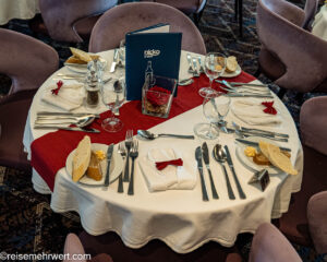 Gala Abend im Restaurant_nicko cruises − 8 Tage »Malerisches Südfrankreich« mit MS Bijou du Rhône