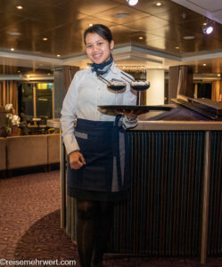 nicko cruises 15-Tage-Kreuzfahrt von Kiel bis zum Nordkap − Polarkreis entdecken mit VASCO DA GAMA_Happy Hour-Cocktails im Captain's Club