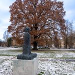 Politische Bildungsreise nach Berlin_Armando-Skulptur "Der Krieger" an der Schiffbauergasse_Potsdam