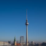 Politische Bildungsreise nach Berlin_Aussicht von der Dachterrasse Humboldt Forum auf den Berliner Fernsehturm