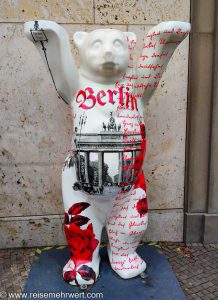 Politische Bildungsreise nach Berlin_Berliner Bär an der Prachtstraße "Unter den Linden"