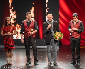 GOP Varieté-Theater Essen: SENTIMIENTOS − Das Feuer Spaniens_Applaus für Regisseur Nikos M. Hippler und das Sentimientos Ensemble