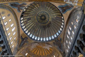 nicko cruises 11-Tage-Mittelmeerkreuzfahrt Athen bis Istanbul mit VASCO DA GAMA_Zentralkuppel Hagia Sophia (Istanbul)