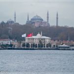 nicko cruises 11-Tage-Mittelmeerkreuzfahrt Athen bis Istanbul mit VASCO DA GAMA_Blick vom Istanbuler Galataport über das Goldene Horn auf die Hagia Irene (links), die Hagia Sophia (Mitte) und die Blaue Moschee/Sultan-Ahmet-Moschee (rechts)