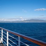 nicko cruises 11-Tage-Mittelmeerkreuzfahrt Athen bis Istanbul mit VASCO DA GAMA_Die Vasco da Gama verlässt Dikili (Blick vom Sports-Deck)
