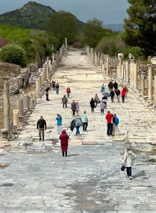 nicko cruises 11-Tage-Mittelmeerkreuzfahrt Athen bis Istanbul mit VASCO DA GAMA_Arkadiane (Hafenstraße) in Ephesos