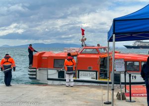 nicko cruises 11-Tage-Mittelmeerkreuzfahrt Athen bis Istanbul mit VASCO DA GAMA_Ausschiffung per Tenderbooten nach Dikili mit Blick auf die Insel Lesbos
