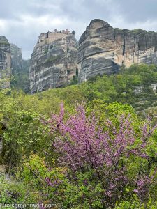 nicko cruises 11-Tage-Mittelmeerkreuzfahrt Athen bis Istanbul mit VASCO DA GAMA_Blick auf das Meteora Kloster Varlaám