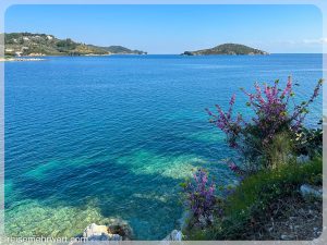 nicko cruises 11-Tage-Mittelmeerkreuzfahrt Athen bis Istanbul mit VASCO DA GAMA_Blick auf die Bucht von Skiathos