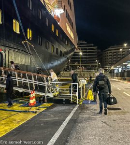 nicko cruises 11-Tage-Mittelmeerkreuzfahrt Athen bis Istanbul mit VASCO DA GAMA_Einschiffung in Piräus