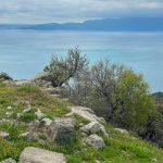 nicko cruises 11-Tage-Mittelmeerkreuzfahrt Athen bis Istanbul mit VASCO DA GAMA_Blick von den Ruinen von Assos (Behramkale) auf die Insel Lesbos