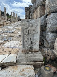 nicko cruises 11-Tage-Mittelmeerkreuzfahrt Athen bis Istanbul mit VASCO DA GAMA_Hermes-Relief in Ephesos