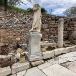 nicko cruises 11-Tage-Mittelmeerkreuzfahrt Athen bis Istanbul mit VASCO DA GAMA_Kopflose Statue in Ephesos