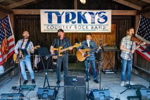 Elspe Festival: Unter Geiern (Karl-May-Festspiele 2023)_Country- & Western-Livemusik mit den Tyrkys