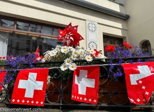 Blumenschmuck und Dekoration zum Schweizer Nationalfeiertag_Entdeckungstour durch das malerische Engadin