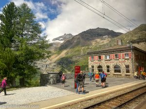 Bahnstation Alp Grüm (Berninapass)_Entdeckungstour durch das malerische Engadin