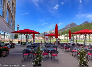 Terrasse_Hotel Sonne in St. Moritz − 3-Sterne-Superior-Domizil für Entdeckungstouren durch das malerische Engadin