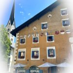 Kirche "San Luzi" und Hotel "Crusch Alva" in Zuoz_Entdeckungstour durch das malerische Engadin
