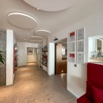 Rezeptionsbereich_Hotel Sonne in St. Moritz − 3-Sterne-Superior-Domizil für Entdeckungstouren durch das malerische Engadin