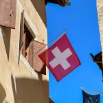 Schweizer Fahne in Zuoz_Entdeckungstour durch das malerische Engadin