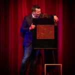 Marcel Kösling (Moderation, Magie & Comedy)_GOP Varieté-Theater Essen_Keine halben Sachen